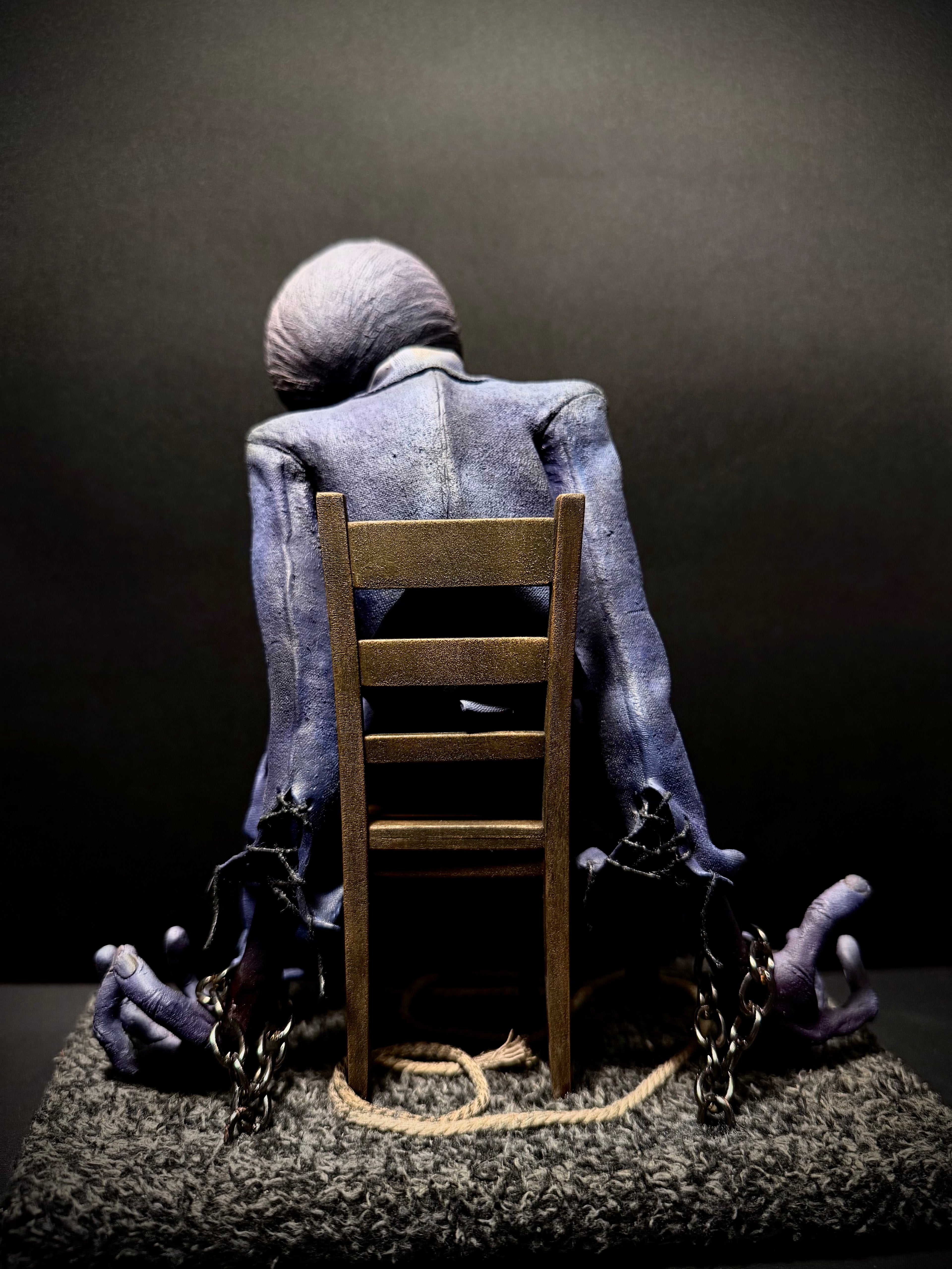 LE BUREAUCRATE
